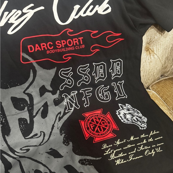 SOLD****Darc Sport Black and Red Graphic Tee size L overside - Picture 3 of 5